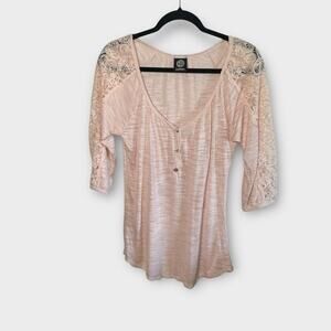 Bobeau pink blouse with crocheted shoulders